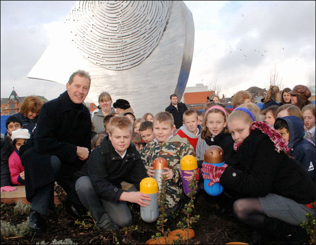 children from Mill Hill School burying the time capsules 