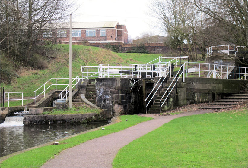 view of both locks (no 1 at the bottom) from Etruria Basin