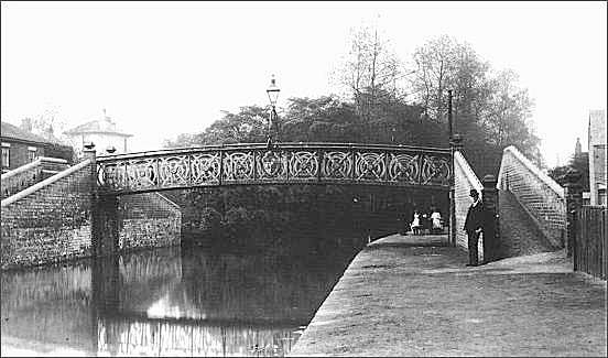 The footbridge over the Newcastle Canal was near to Nursery Street