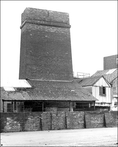 Dalehall factory exterior with a view of a calcining kiln. 1975 - 1976 (c.)