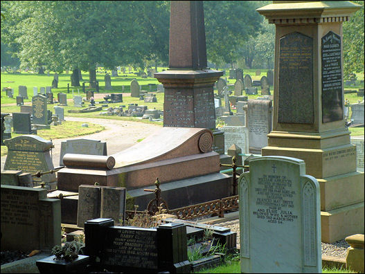 the Duson gravestone - next to that of Jesse Shirley