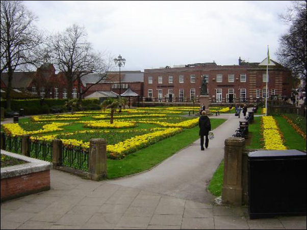 The gardens in 2005 - with Queen Victoria's statue in the background
