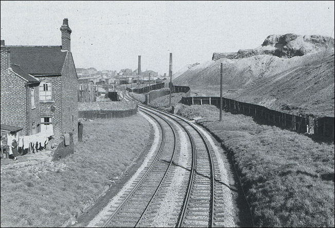 The loop line towards Hanley - from the bridge over Etruria Road - 1947