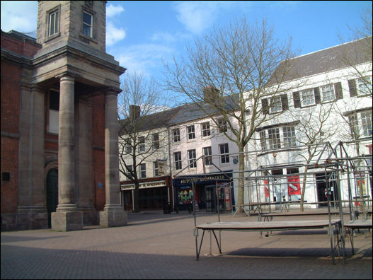 The close proximity of the Guildhall and the Castle Hotel