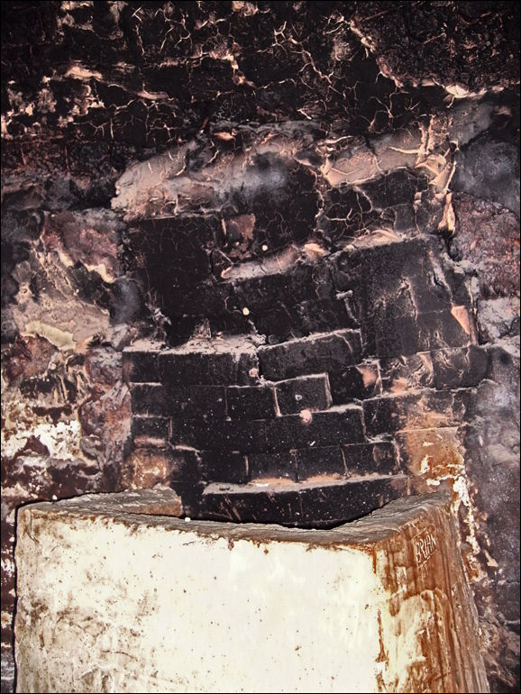 Burnt side walls inside a bottle kiln, Burslem - 2007