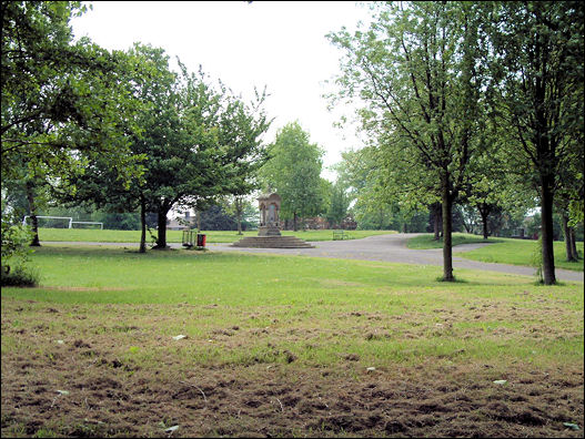 View of the fountain from Etruria Road