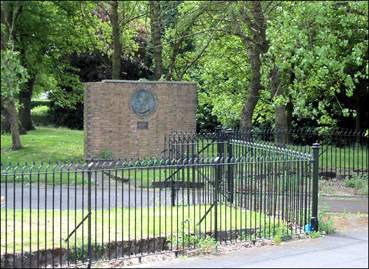 Medallion, set in brick wall to right of Etruria Road entrance to Etruria Park 