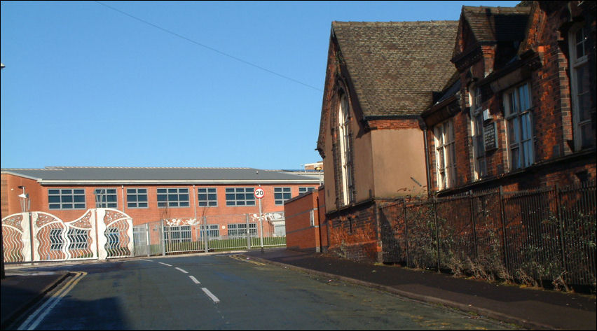View from Franklyn Road of the 1879 Eastwood School and 2007 Waterside Primary School 