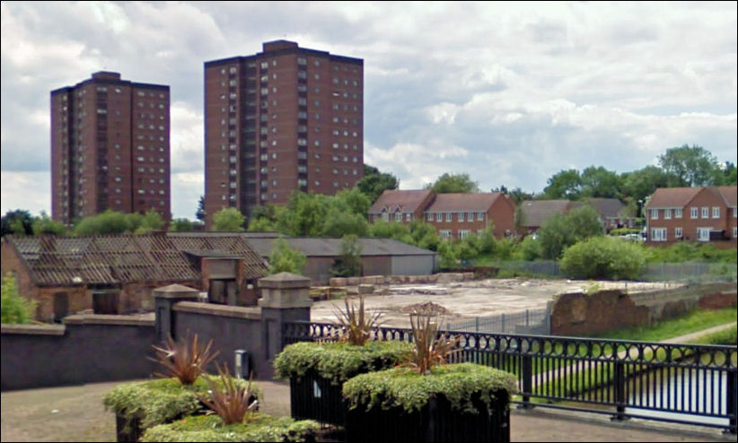 the same view in 2010 - the mill closed c. 2009, the final buildings are awaiting demolition