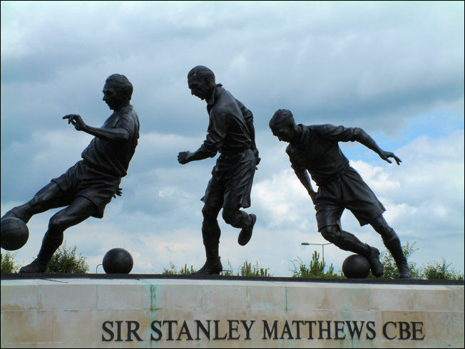 Statue of the footballer Stanley Matthews 