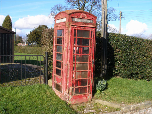 telephone_box_hanchurch.jpg