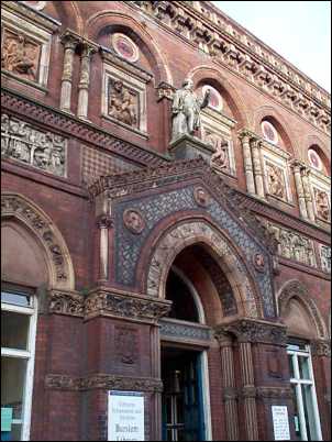 Statue of Josiah Wedgwood over the entrance to the Wedgwood Institute. 