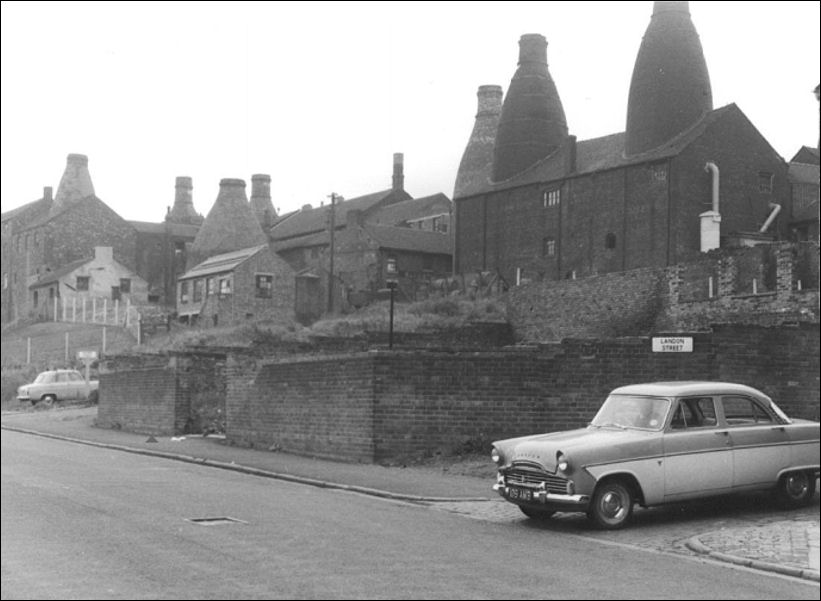 a collection of potworks seen from Sutherland Road, Landon Street (Lower Hill Street) nearest the camera, the road to the left is Harber Street (Middle Hill Street)