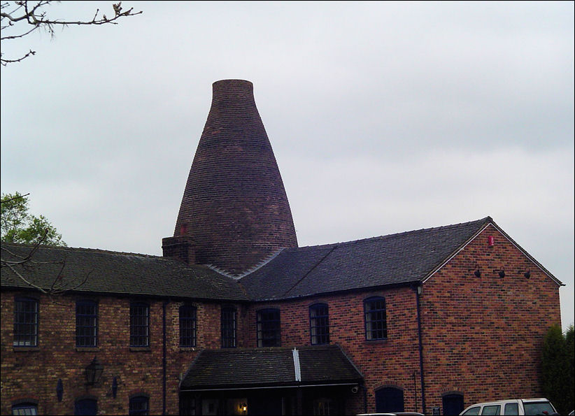 the former Smithfield Pottery & Bottle Oven in April 2005