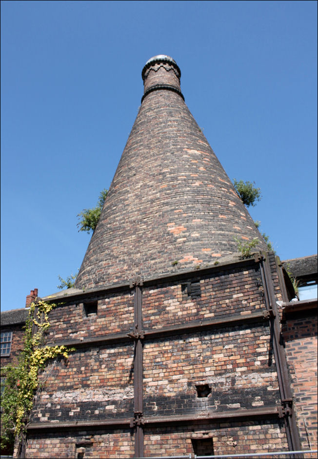 the bottle oven at the Chelsea works - a four chamber muffle kiln with circular hovel on square base.