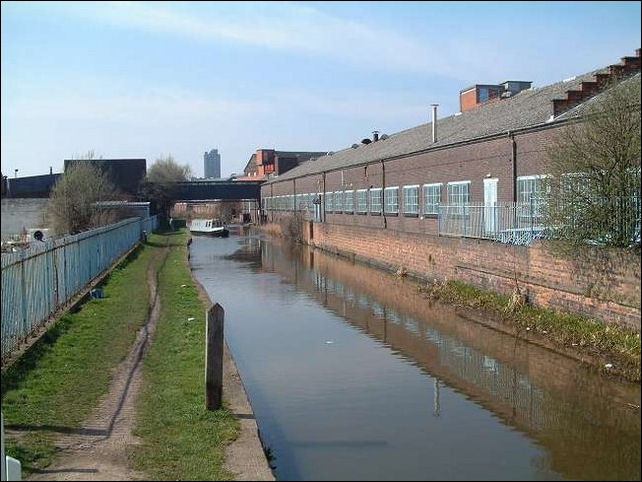 Caldon Canal at Ivy House - 2004