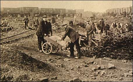 Foraging for coal in the 1926 General Strike