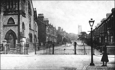 Old postcard of the Bedford Road end of Havelock Place