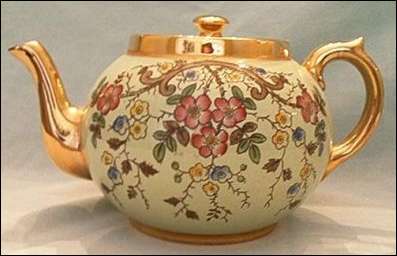 Floral Oriental Tea Pot from Gibson – Staffordshire England. 5 inches tall.