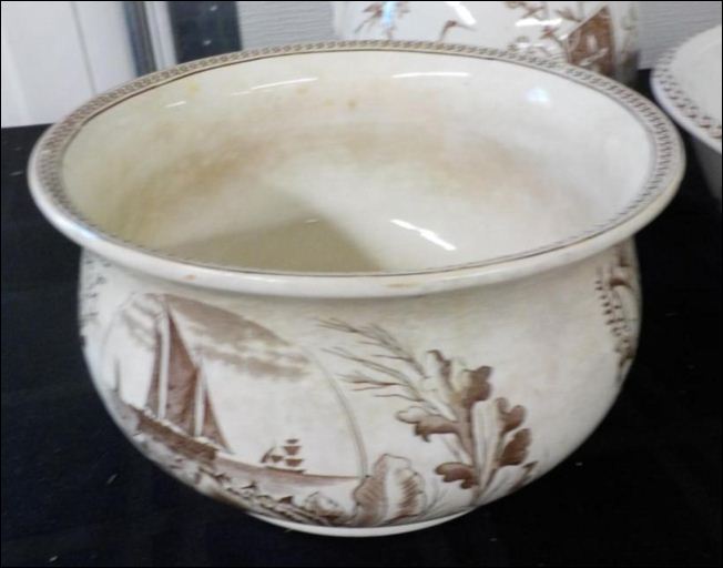chamber pot in the Oceanic pattern 