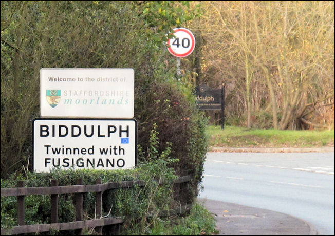 Brindley Ford First School - between the signs for Biddulph, Staffordshire Moorlands and Brindley Ford, Stoke-on-Trent