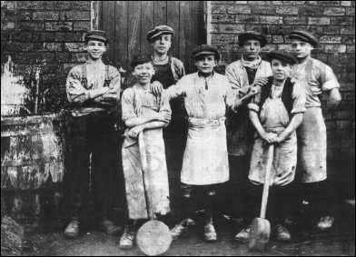 Pottery lads in 1921 with two mawls, the tool used for bottom knocking.