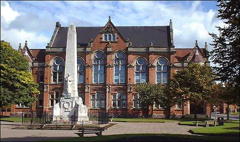 the war memorial that stands in front of the Renaissance-styled Fenton town hall