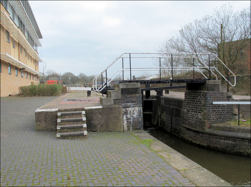 lock No. 3 - looking towards Hanley Park- on the left is Shelton Health Centre