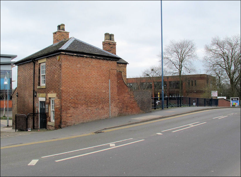 wharf keepers cottage at Howard Place - to the right is Cauldon Place bridge 