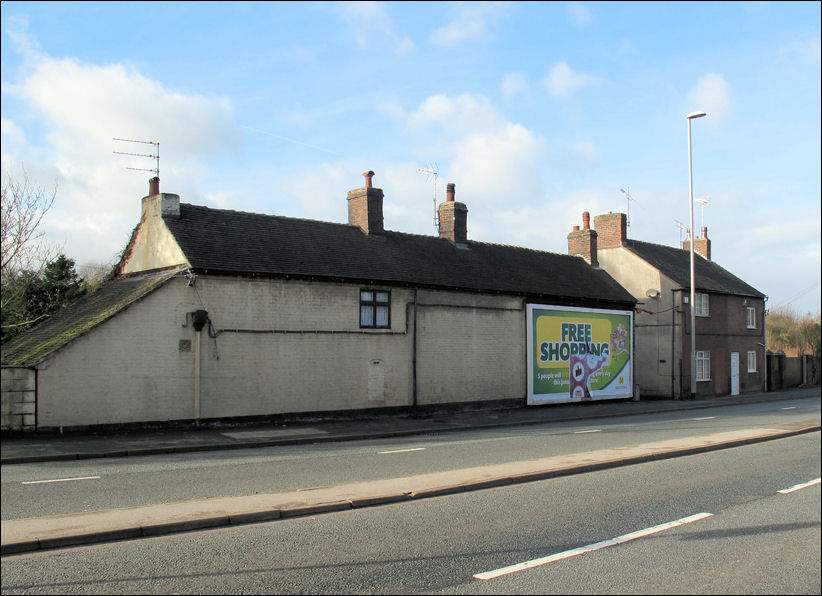 the rear of the Knappers Gate cottages from the A34