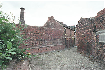 Bottle oven a tall and circular hovel to calcining oven.