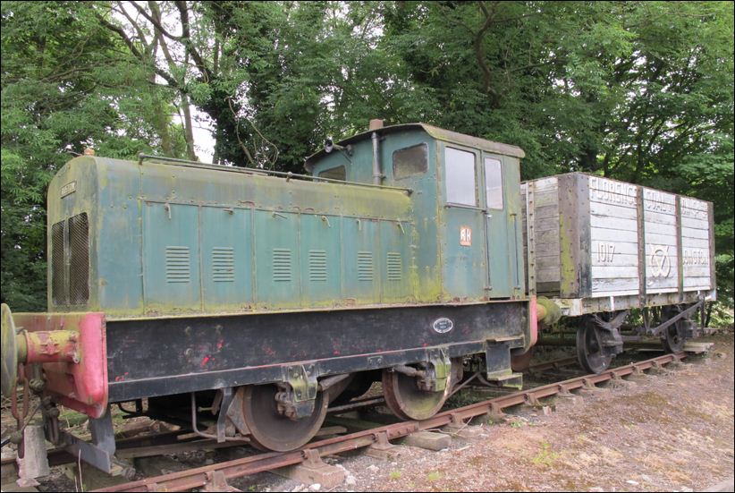 Ruston & Hornsby diesel locomotive with Florence Coal & Iron Co. Ltd. truck