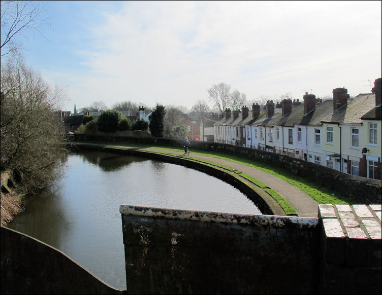 looking along the Caldon Canal from the bottom of Bedford Street