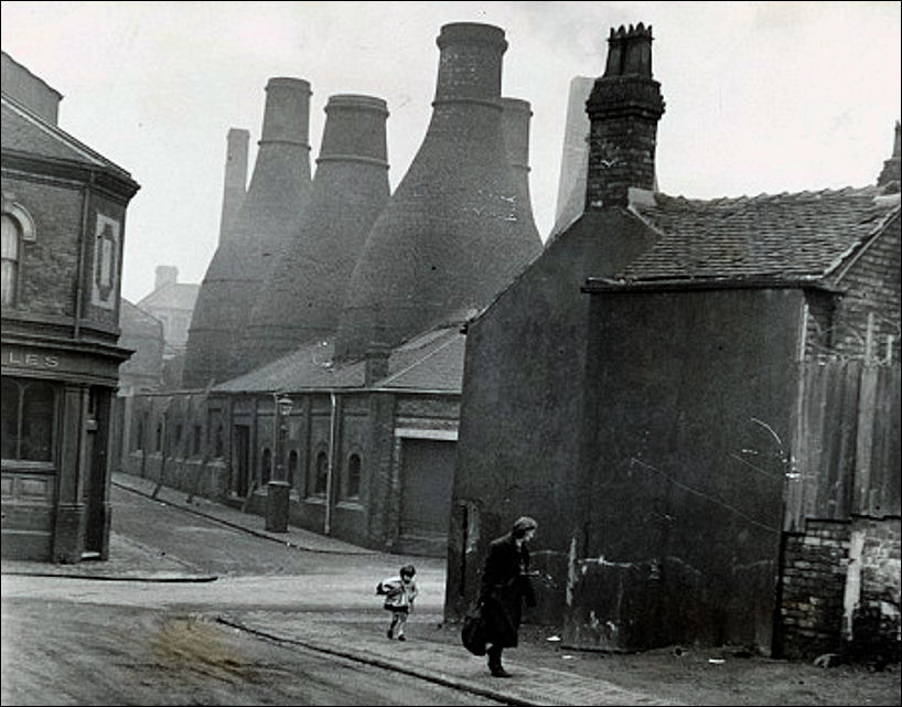 Stoke-on-Trent street scene - c.1940's 