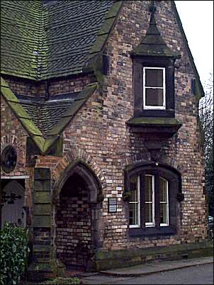 Entrance to the lodge on Cemetery Road