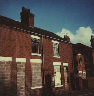 Number 37 America Street just prior to demolition