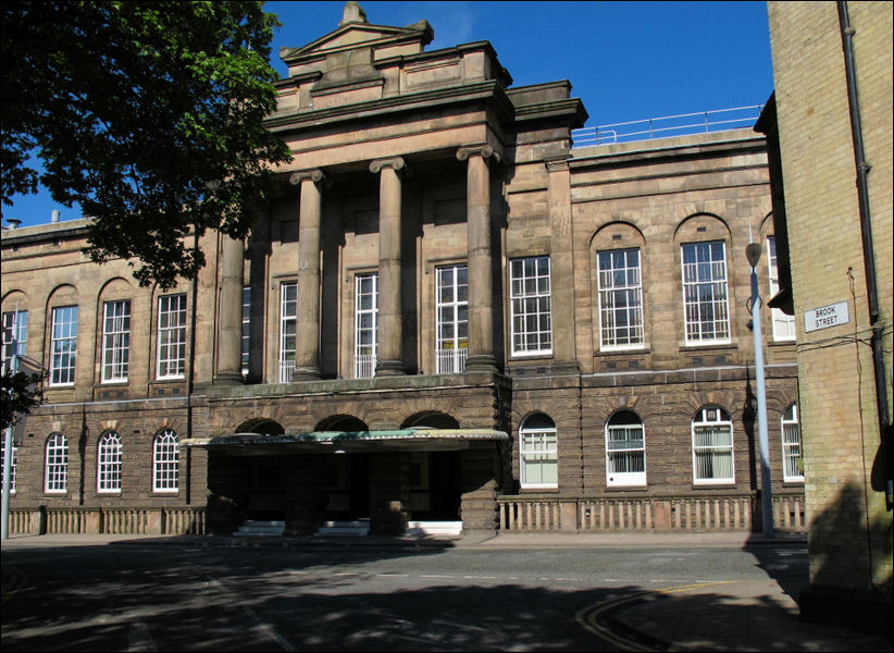 the central projecting portico of unfluted Ionic columns