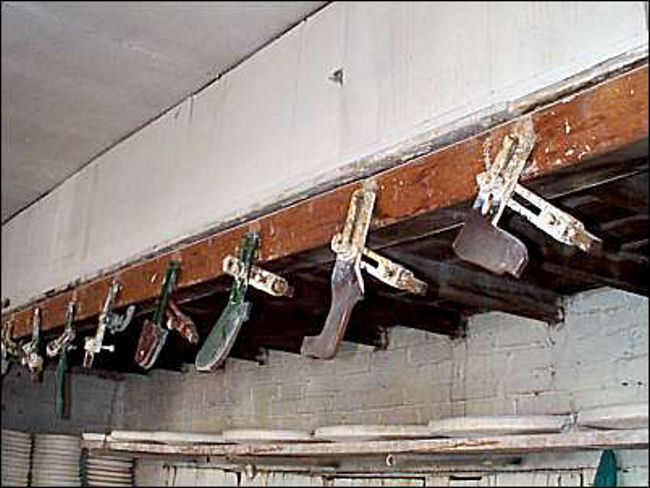 Interchangeable blades - used to produce different shaped ware