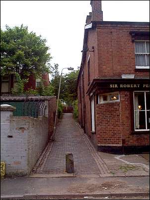 the bridle path with runs across the Dresden Estate