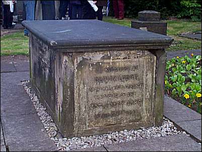 The family grave of the Lodge family