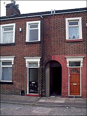 Archway to entry on Chatham Street