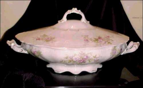 J & G Meakin Hanley England covered casserole.