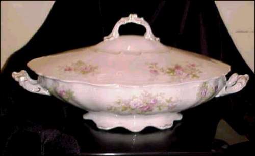 J & G Meakin Hanley England covered casserole. 