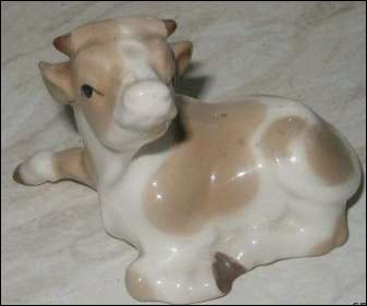 Szeiler sitting cow - 2.75 INCHES TALL