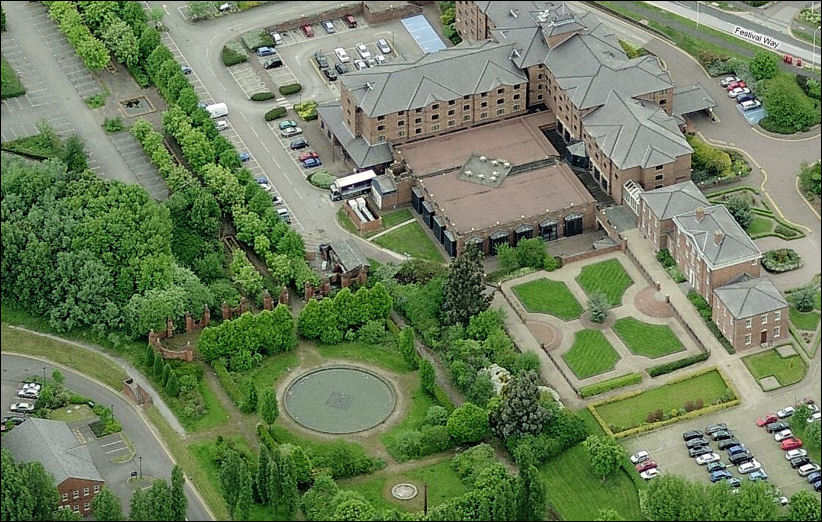 the garden in front of Etruria Hall has been maintained but the rest of the Historic Gardens is run down  