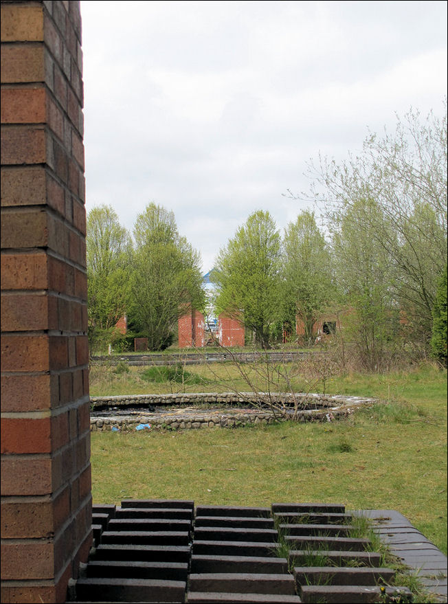 the view from the obelisk towards the Elizabethan Way, in the foreground the Star & Moon Pool and beyond that the Grand Fountain Pool