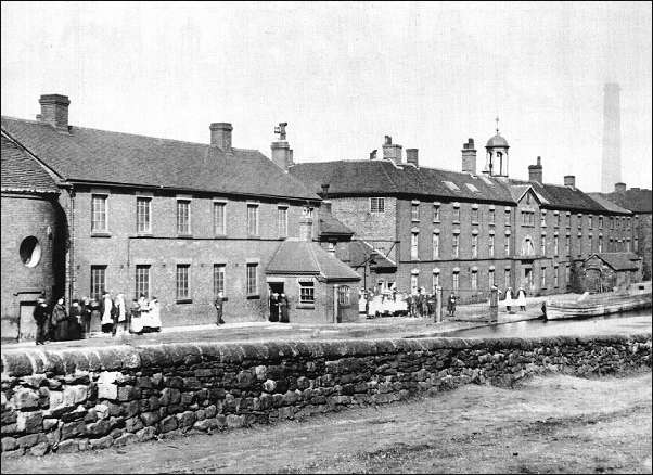 Wedgwood's Etruria works on the Trent & Mersey Canal c.1898